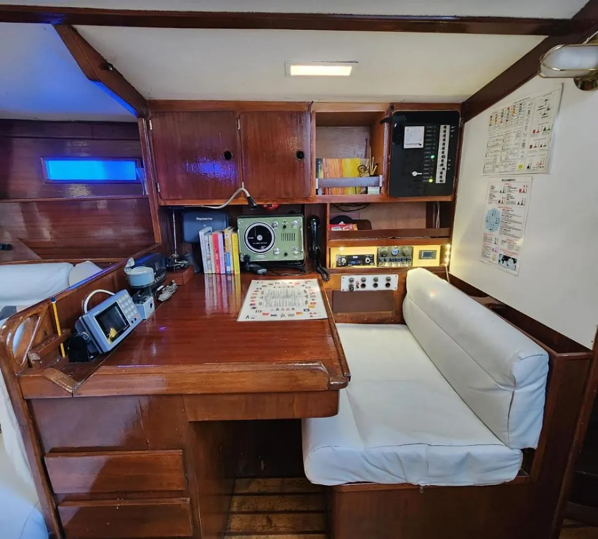 ספינת מלון ברצלונה Sailboat Home